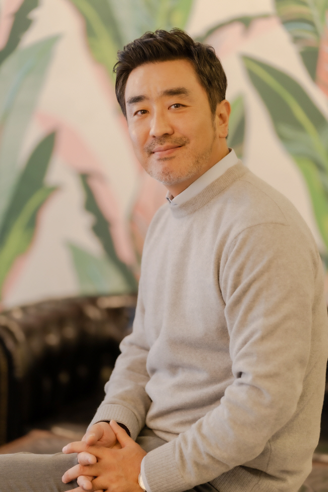 ‘웰다잉’(well-dying)을 이야기하는 ‘인생은 아름다워’에 대해 배우 류승룡은 “‘지금의 일상을 감사하게 생각하자’는 결론을 얻게 한 작품”이라고 소개했다.