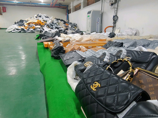 관세청에 압수된 짝퉁 명품들. 고용진 더불어민주당 의원실 제공