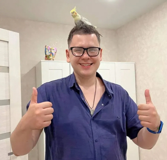 러시아의 징집령에 반대하며 투신 자살한 것으로 알려진 27세 러시아 래퍼 이반 비탈리예비치 페투닌의 평범했던 모습. 영국 더 선 캡처