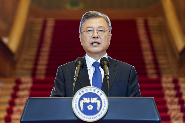 문재인 전 대통령이 지난 5월 9일 청와대에서 퇴임 연설을 하고 있다. 청와대 제공. 뉴시스