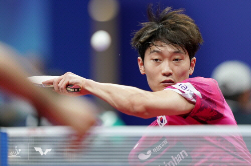 남자탁구 대표팀이 5일 중국 청두에서 열린 ITTF 단체전 세계선수권대회 16강전에서 폴란드를 3-0으로 제압하고 8강에 올랐다. 사진은 대표팀의 조대성(삼성생명). ITTF 제공