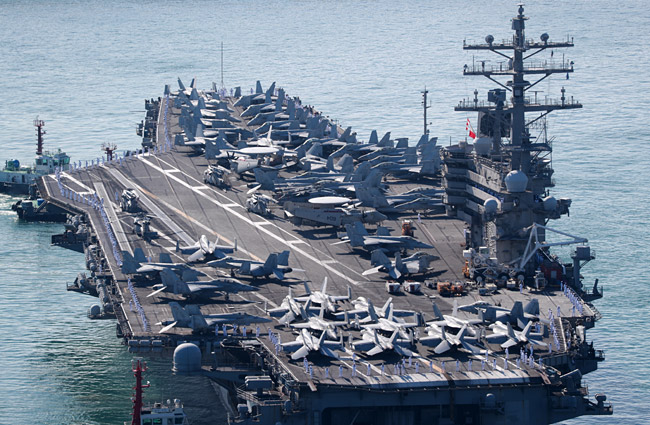 미국의 핵 추진 항공모함 로널드 레이건호(CVN-76·10만3000t급).