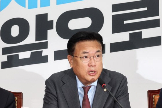 정진석 국민의힘 비대위원장이 6일 오전 국회에서 열린 비상대책위원회의에서 모두발언을 하고 있다. 연합뉴스