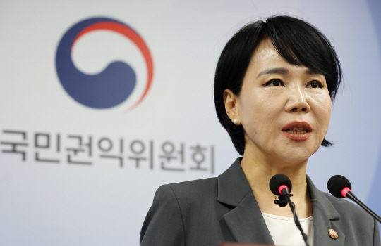 전현휘 국민권익위원장이 지난 5일 정부세종청사에서 감사원 감사와 관련해 브리핑하고 있다. 연합뉴스.