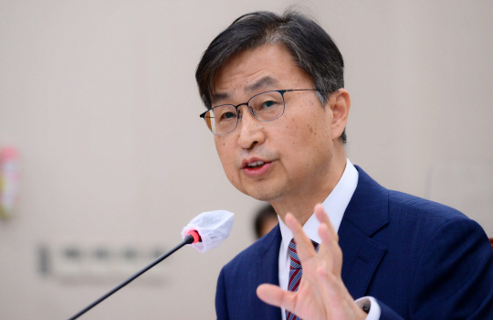 최재해 감사원장이 11일 국회 법제사법위원회에서 열린 감사원 국정감사에서 의원들의 질의에 답변하고 있다. 국회사진기자단