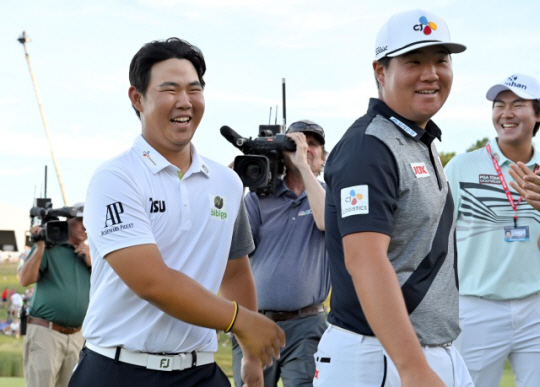 PGA투어닷컴은 13일 개막하는 조조챔피언십의 우승 후보로 김주형(왼쪽)과 임성재(가운데)를 꼽았다. AP뉴시스