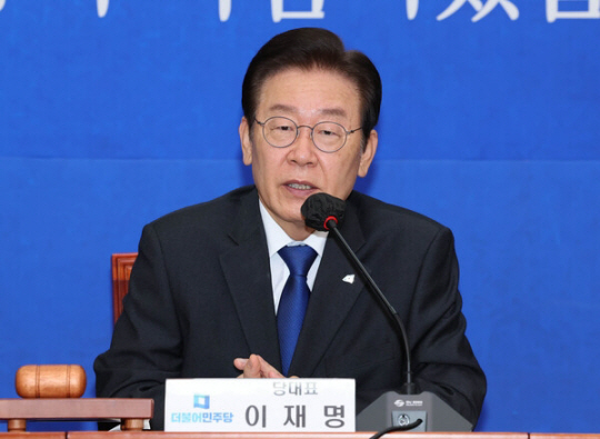 지난 14일 이재명 더불어민주당 대표가 서울 여의도 국회에서 열린 최고위원회의에서 발언하고 있다. 사진공동취재단