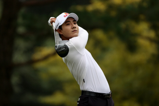 김한별은 24일 열린 KPGA 상벌위원회에서 대회 중 포어 캐디에게 폭언을 하고 골프채를 부러뜨리는 등 거친 행동을 한 이유로 벌금 1000만 원과 포어 캐디 봉사활동 40시간의 징계를 받았다. KPGA 제공
