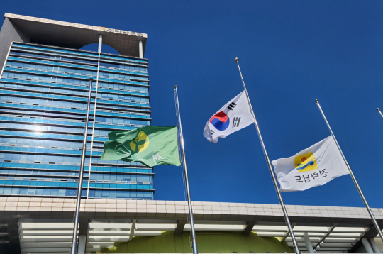 조기 내걸린 전라남도청. 전남도청 제공