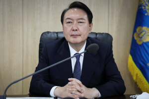 윤석열 대통령이 지난 10월 4일 북한의 중거리 탄도미사일 발사 관련 국가안전보장회의(NSC) 상임위원회에 임석해 있다.뉴시스.