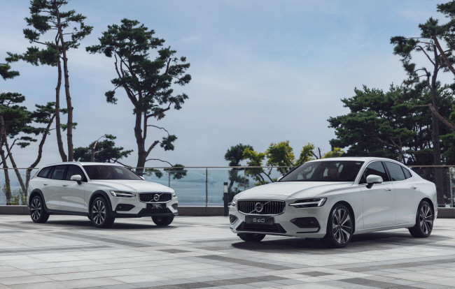 볼보자동차 S60 B5.