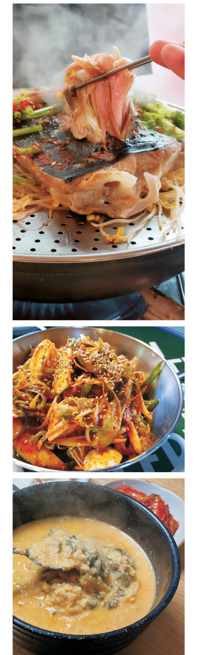 사진 위부터 알싸한 맛을 내는 홍어찜, 파를 넣어 새콤달콤하게 무쳐낸 골뱅이무침, 콩으로 두부를 만들고 남은 찌꺼기인 비지로 끓인 콩비지 찌개.