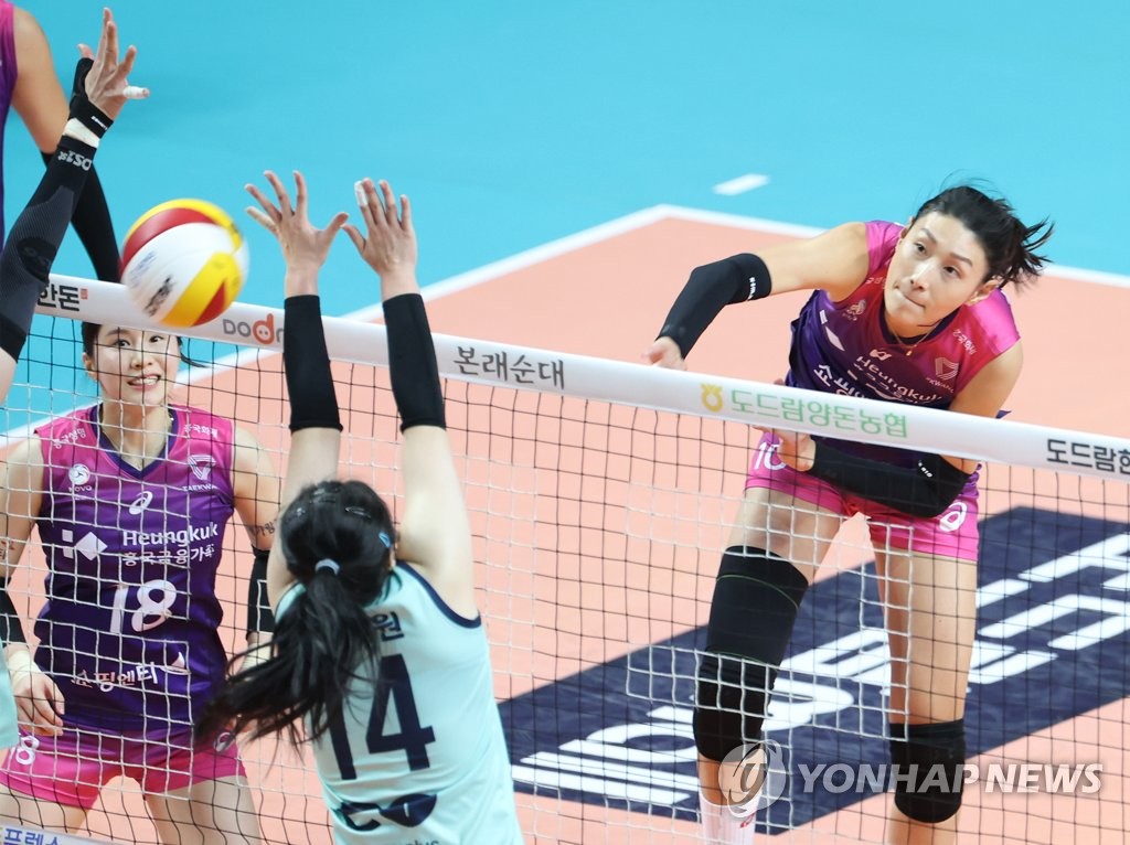 김연경의 중앙 후위공격[연합뉴스 자료사진]