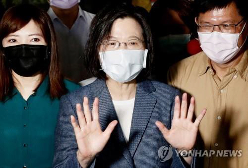 차이잉원(가운데) 대만 총통. 연합뉴스