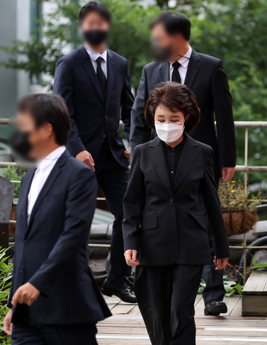 지난해 9월 고(故) 박원순 전 서울시장의 1주기 추모제에 참석한 부인 강난희 씨. 뉴시스