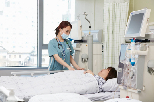 인천세종병원에서 한 환자가 투석을 받고 있는 모습. 인천세종병원 제공