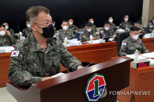 강호필 합동참모본부 작전부장이 지난 10월14일 경기도 용인시 지상작전사령부에서 열린 국회 국방위 국정감사에서 북한의 도발 상황 경과와 주요 조치사항에 대해 설명하고 있다. 연합뉴스