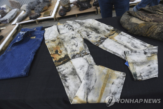 1857년 난파선에서 나온 작업복 바지. AP연합뉴스