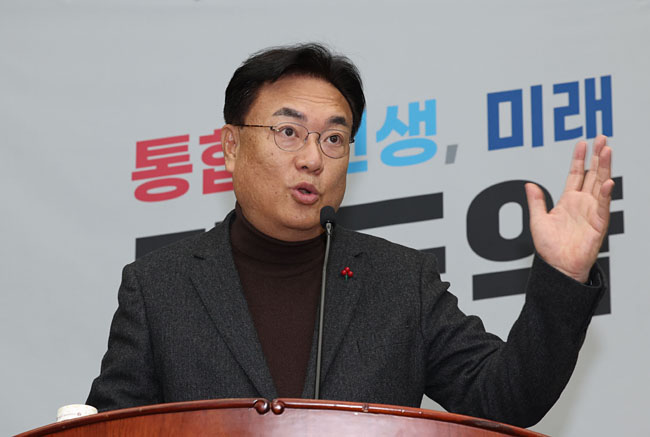 정진석 국민의힘 비상대책위원장이 11일 오전 국회의사당에서 열린 의원총회에서 발언하고 있다. 연합뉴스