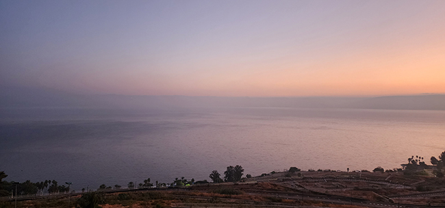 갈릴리 호수의 아침. 예수는 이 호수와 인근 지역에서 많은 이적을 행하며 말씀의 복음을 전파했다.