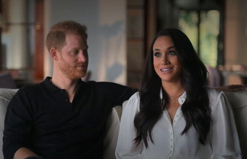 넷플릭스 다큐멘터리에 출연한 해리 왕자 부부넷플릭스 캡쳐