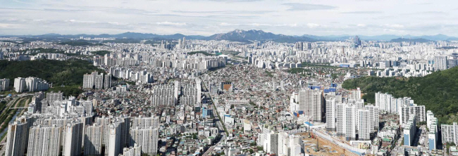 서울에서도 신규 아파트가 청약 부진이 이어지는 가운데 연말 분양에 나선 건설·시행사들은 3∼4년 후 입주 시 미래 가치가 높은 경기 광명과 남양주시, 대전 등에서 청약 경쟁률 높이기에 집중하고 있다. 광명시 전경.  광명시청 제공