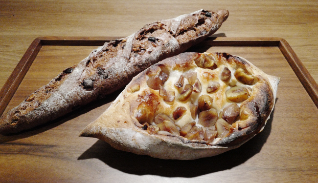 초콜릿 호두바게트와 공주밤빵.