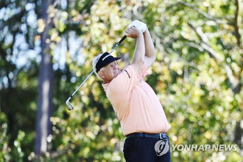 시니어 투어에서 경기하는 몽고메리.[AFP/게티이미지=연합뉴스]