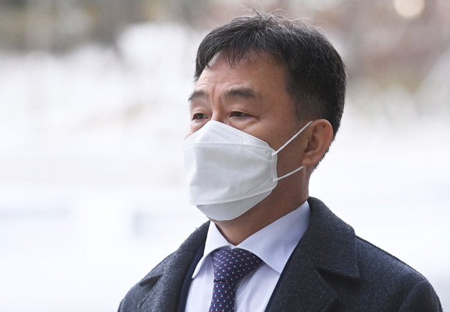 김만배 씨가 지난 6일 경기 수원시 영통구 수원지법에서 열린 공판에 출석하고 있다. 연합뉴스