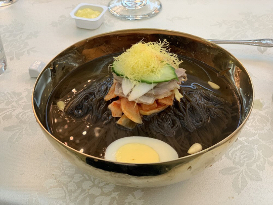 평양 옥류관에서 2019 아시아 유소년·주니어 역도선수권 대회 고별만찬이 열을 때 나온 평양냉면. 공동취재단.