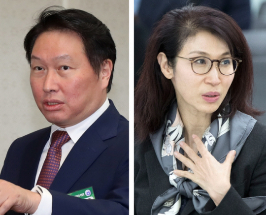 최태원 SK그룹 회장(왼쪽)과 노소영 아트센터 나비 관장. 연합뉴스