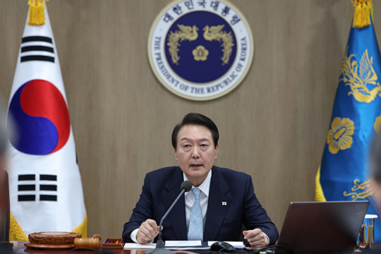27일 서울 용산 대통령실 청사에서 국무회의를 주재 중인 윤석열 대통령. 뉴시스