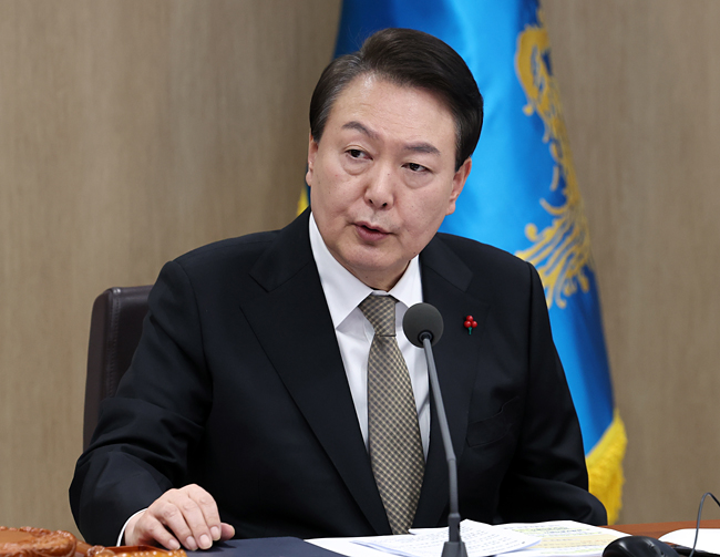 윤석열 대통령이 27일 오전 서울 용산 대통령실 청사에서 국무회의를 주재하고 있다. 대통령실통신사진기자단 뉴시스