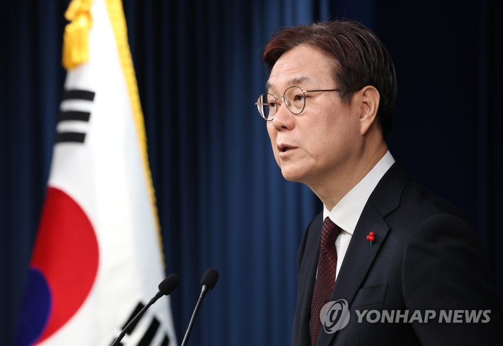 (서울=연합뉴스) 이관섭 대통령실 국정기획수석이 28일 서울 용산 대통령실 청사에서 비영리 민간단체 보조금 현황과 향후 계획을 발표하고 있다. 2022.12.28