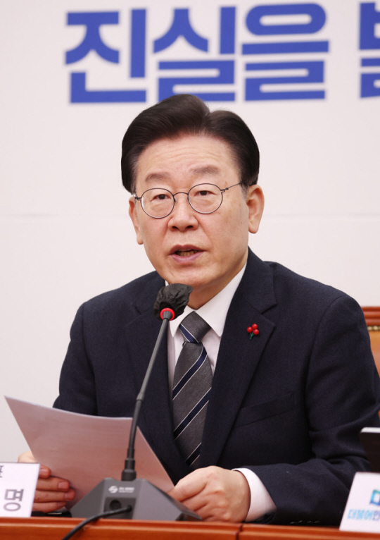 이재명 더불어민주당 대표가 지난달 30일 오전 국회에서 열린 최고위원회의에서 발언하고 있다. 연합뉴스 제공