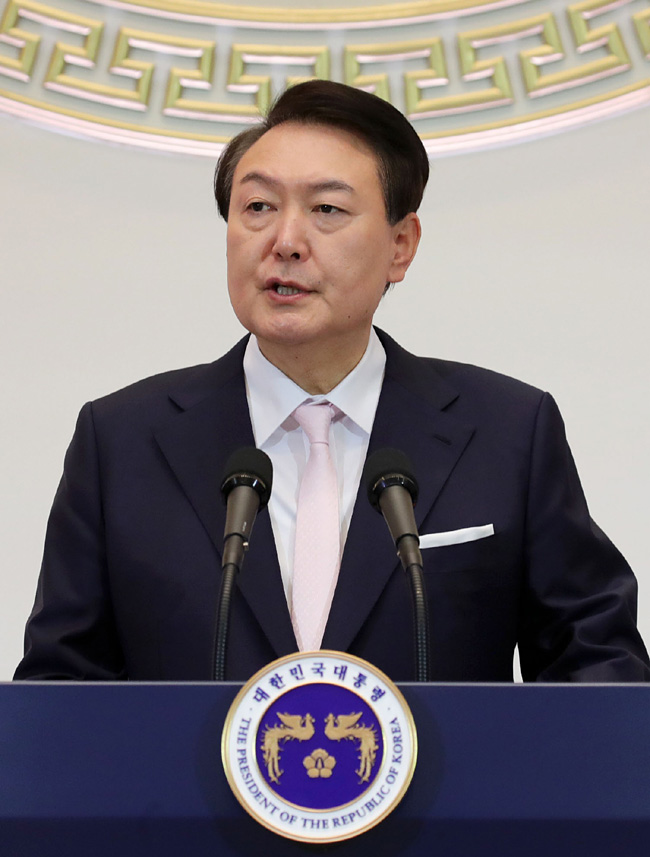 윤석열 대통령이 2일 오전 청와대 영빈관에서 열린 2023년 신년 인사회에서 발언하고 있다. 뉴시스