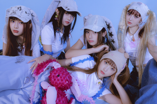 뉴진스_OMG 단체 이미지