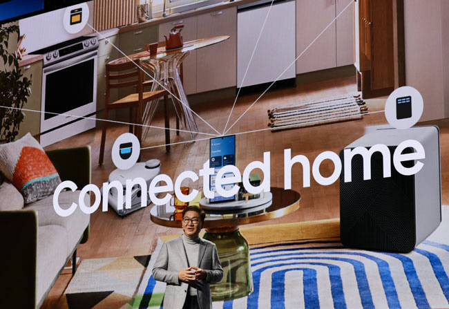 한종희 삼성전자 디바이스경험(DX) 부문장(부회장)이 4일(현지시간) 미국 라스베이거스 만달레이베이 호텔에서 열린 삼성 프레스 콘퍼런스에서 오프닝 스피치를 하고 있다.   연합뉴스