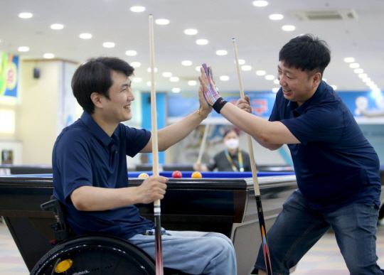 지난해 열린 전국어울림생활체육대축전 당구 종목에 참가한 선수들 모습. 대한장애인체육회 제공