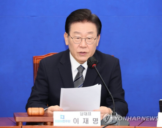 더불어민주당 이재명 대표가 30일 국회에서 열린 최고위원회의에서 발언하고 있다. 연합뉴스