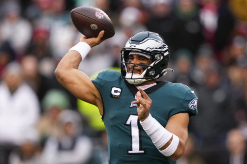 필라델피아 이글스의 쿼터백 제일렌 허츠. AP 뉴시스