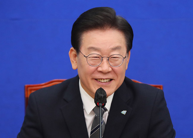 이재명 더불어민주당 대표가 30일 오전 서울 영등포구 국회에서 기자간담회를 열고 검찰 추가 출석에 관련한 입장을 밝히고 있다. 뉴시스