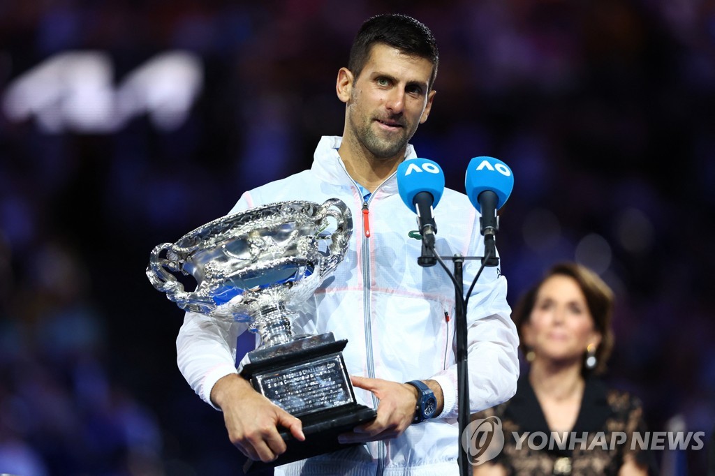 우승 소감을 말하는 조코비치[로이터=연합뉴스]