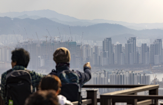 사진은 지난달 29일 오후 남산에서 바라본 서울 모습. 연합뉴스