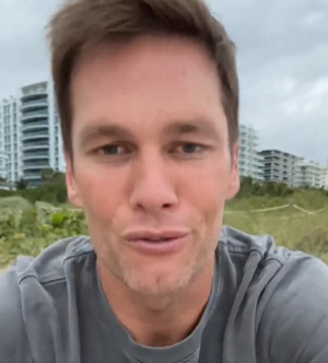 톰 브래디가 2일 오전 SNS를 통해 은퇴 의사를 밝히고 있다.  톰 브래디 SNS 캡처