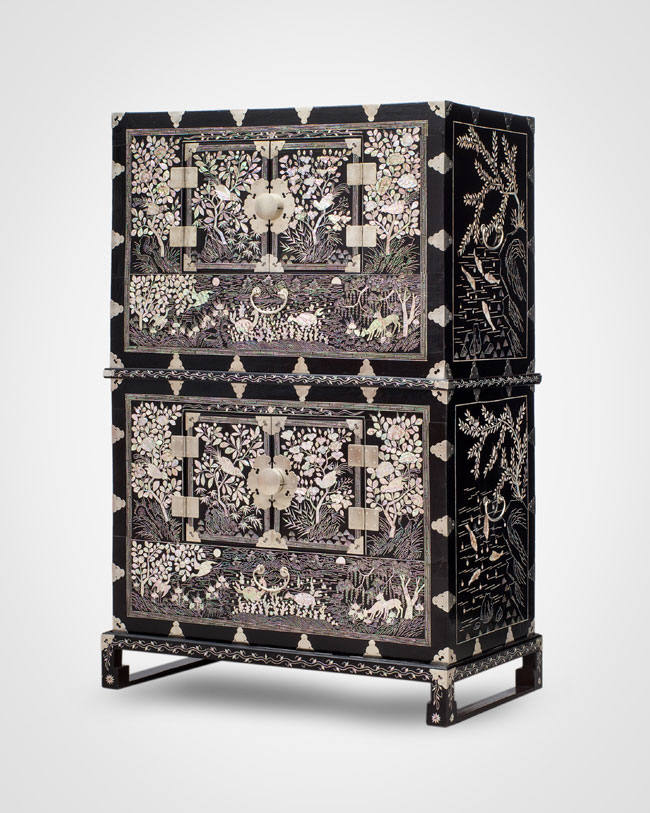 흑칠나전이층농. 크렘린박물관 소장.