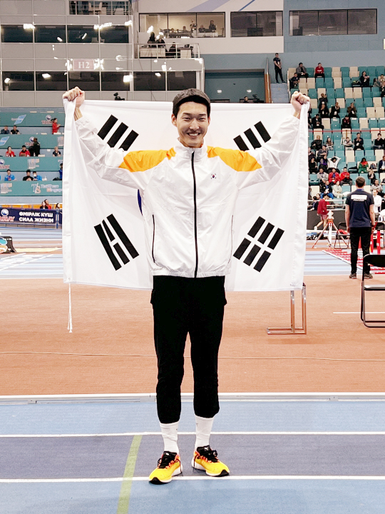 제10회 아시아실내육상선수권 남자 높이뛰기 결선에서 2위에 오른 우상혁. 대한육상연맹 제공