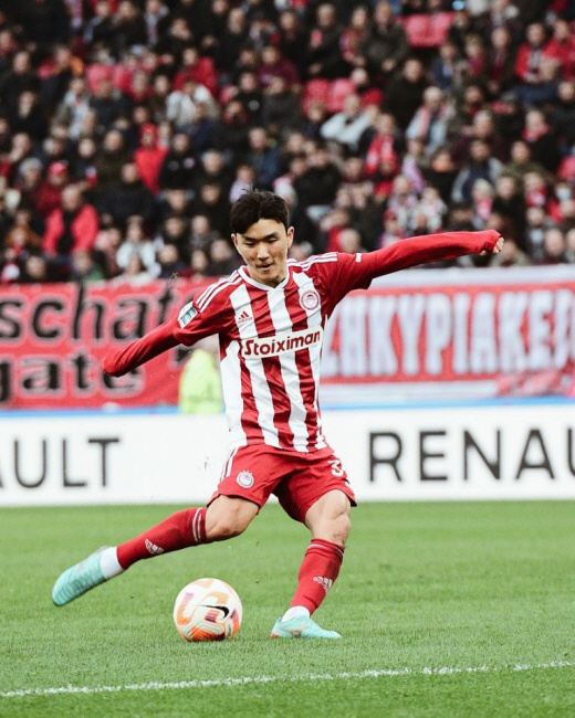 그리스 올림피아코스의 황인범. 올림피아코스 트위터 캡처
