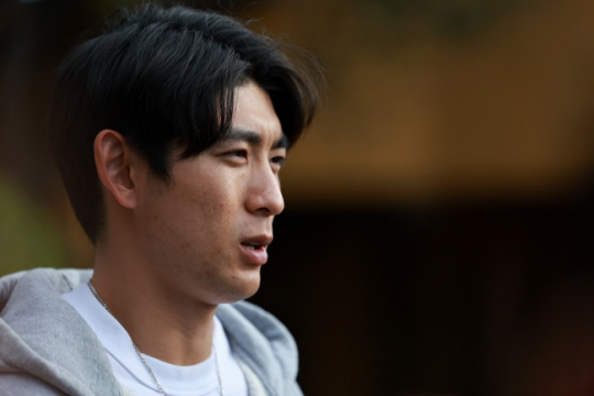 이정후가 15일 오전(한국시간) 미국 애리조나주 투손에서 월드베이스볼클래식을 앞둔 야구대표팀에 합류하며 소감을 밝히고 있다. 연합뉴스