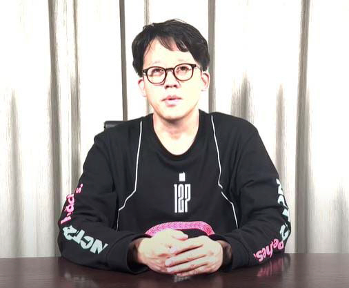 유튜브를 통해 의혹을 폭로한 이성수 SM 대표. 유튜브 캡처